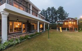 Stayvista At The Banyan Abode With Pool Table, Pet Friendly & Outdoor Pool
